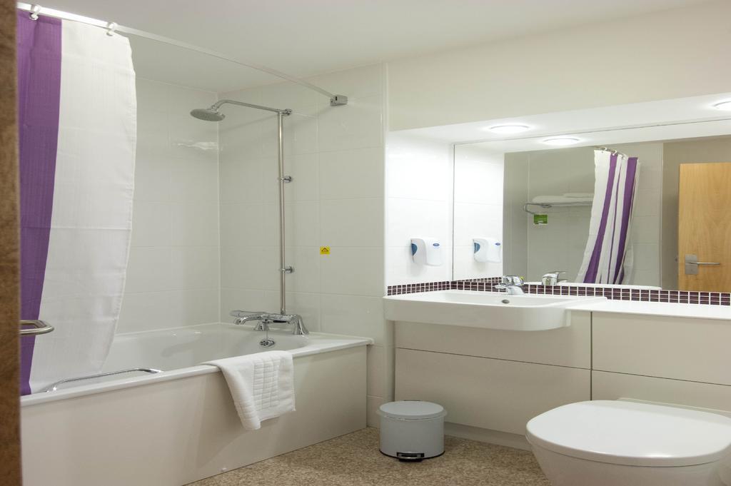 Premier Inn Stratford Upon Avon Waterways Экстерьер фото
