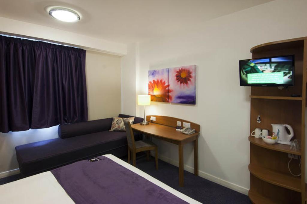 Premier Inn Stratford Upon Avon Waterways Экстерьер фото