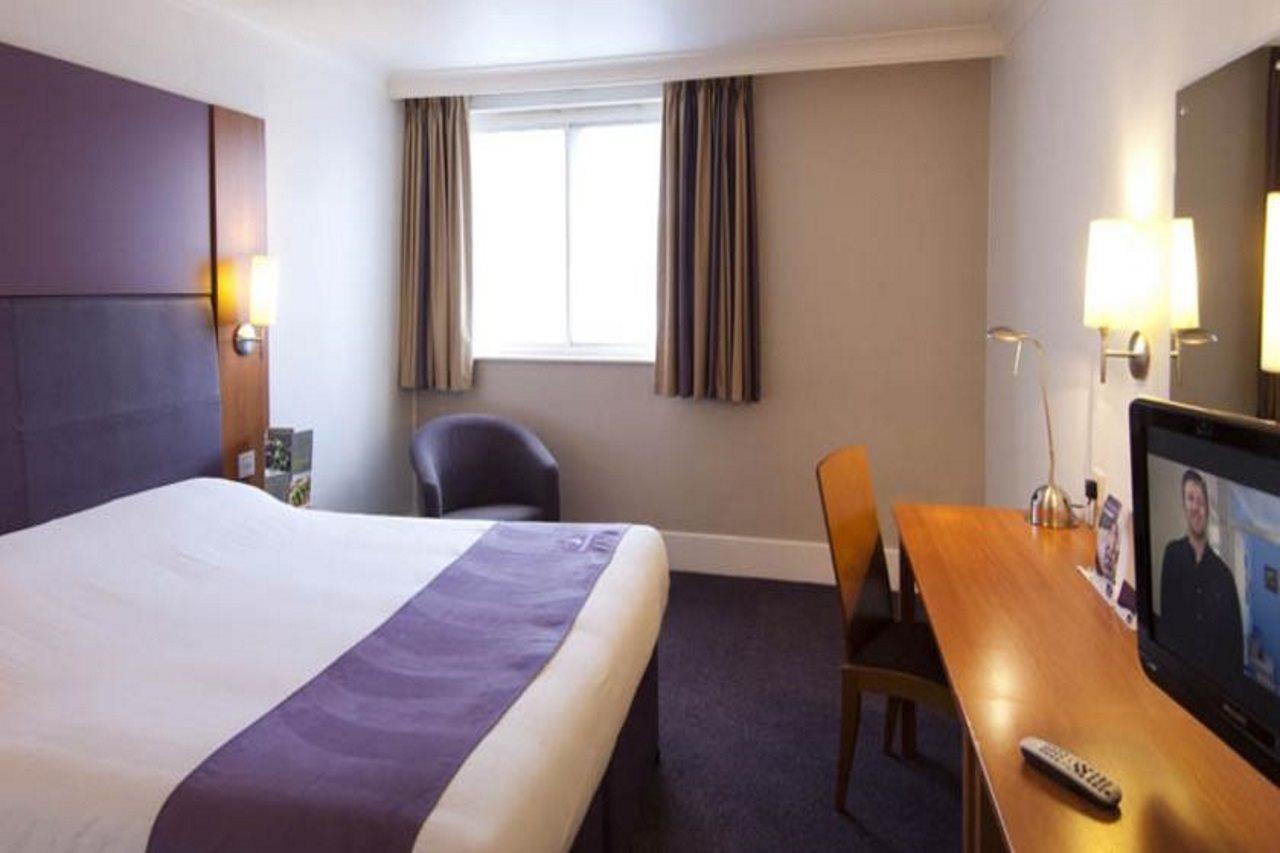 Premier Inn Stratford Upon Avon Waterways Экстерьер фото