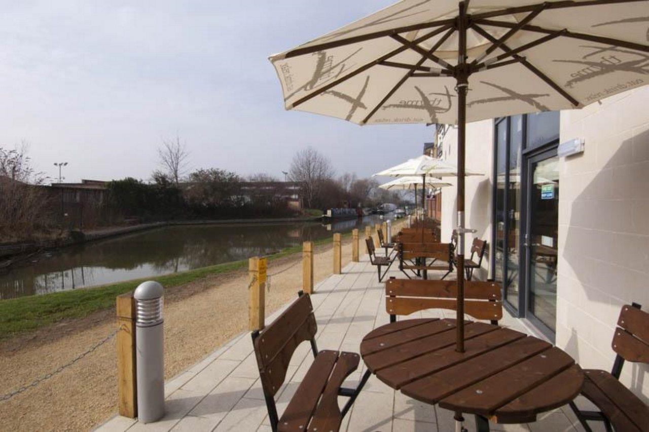 Premier Inn Stratford Upon Avon Waterways Экстерьер фото