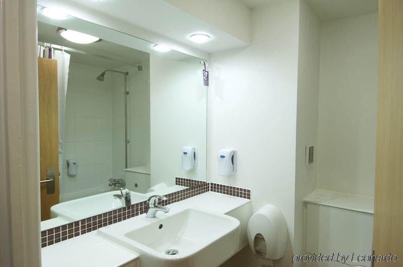 Premier Inn Stratford Upon Avon Waterways Экстерьер фото