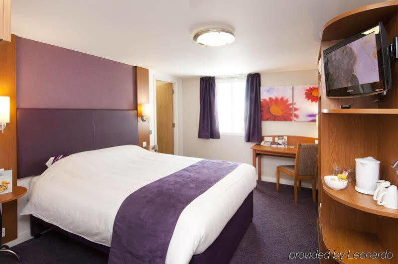 Premier Inn Stratford Upon Avon Waterways Экстерьер фото